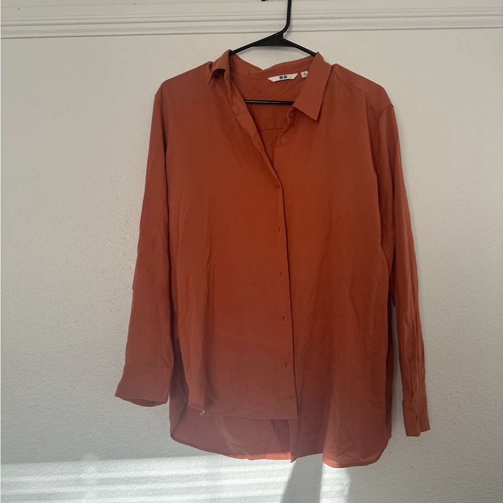 UNIQLO Rayon Terracotta rust orange pinkish brown button down blouse long sleeve - Picture 2 of 4